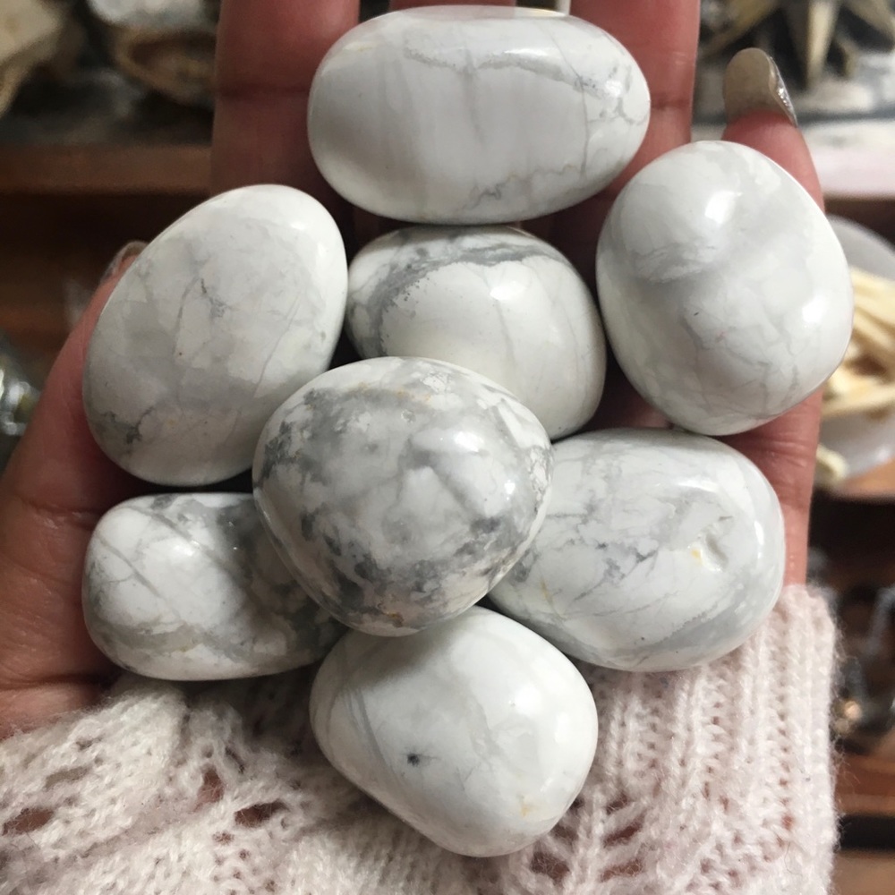 Howlite Tumbles (1pcs) Random selection. - Picture 2 of 5